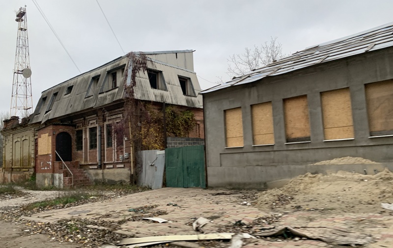 "Взяти не можуть, тому знищують все навколо". Як живе Бахмут під постійною атакою росіян