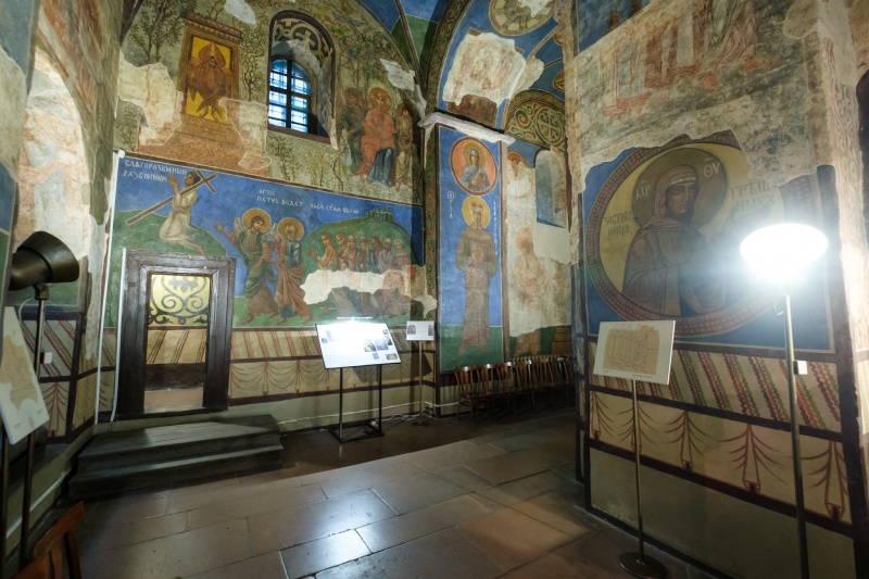 "Пекло для чоловіків, рай для жінок": Що приховує Кирилівська церква в Києві