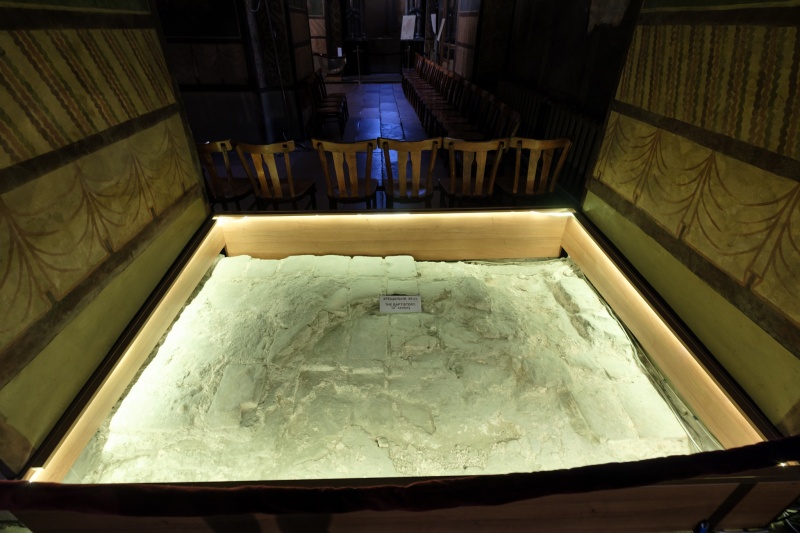 "Пекло для чоловіків, рай для жінок": Що приховує Кирилівська церква в Києві