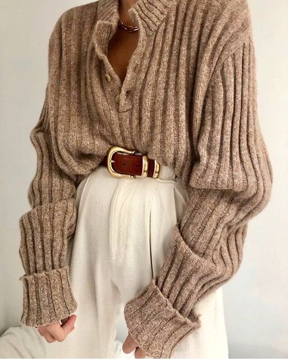 Цей аксесуар повинен бути у вашій шафі на будь-який сезон: приклади з фото