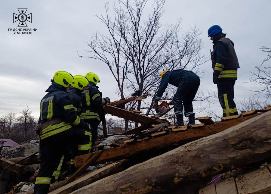 Ракетний удар по Києву: з'явилися нові фото руйнувань