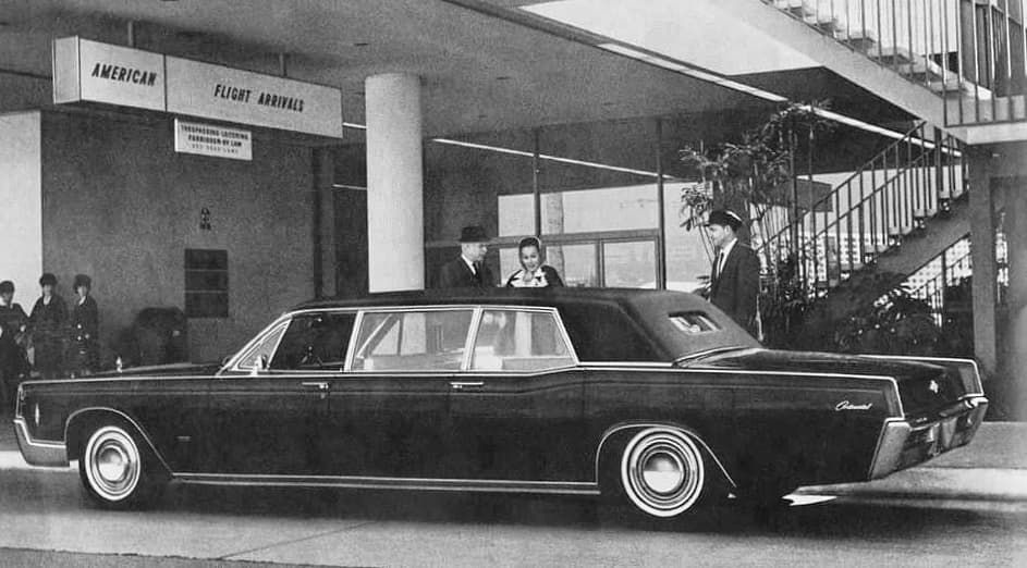 Колеса для Гуччі: які розкішні автомобілі можна побачити у фільмі "Дім Gucci"