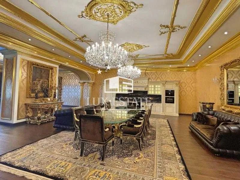 У Києві продають квартиру "для поціновувачів розкоші": сума шокує