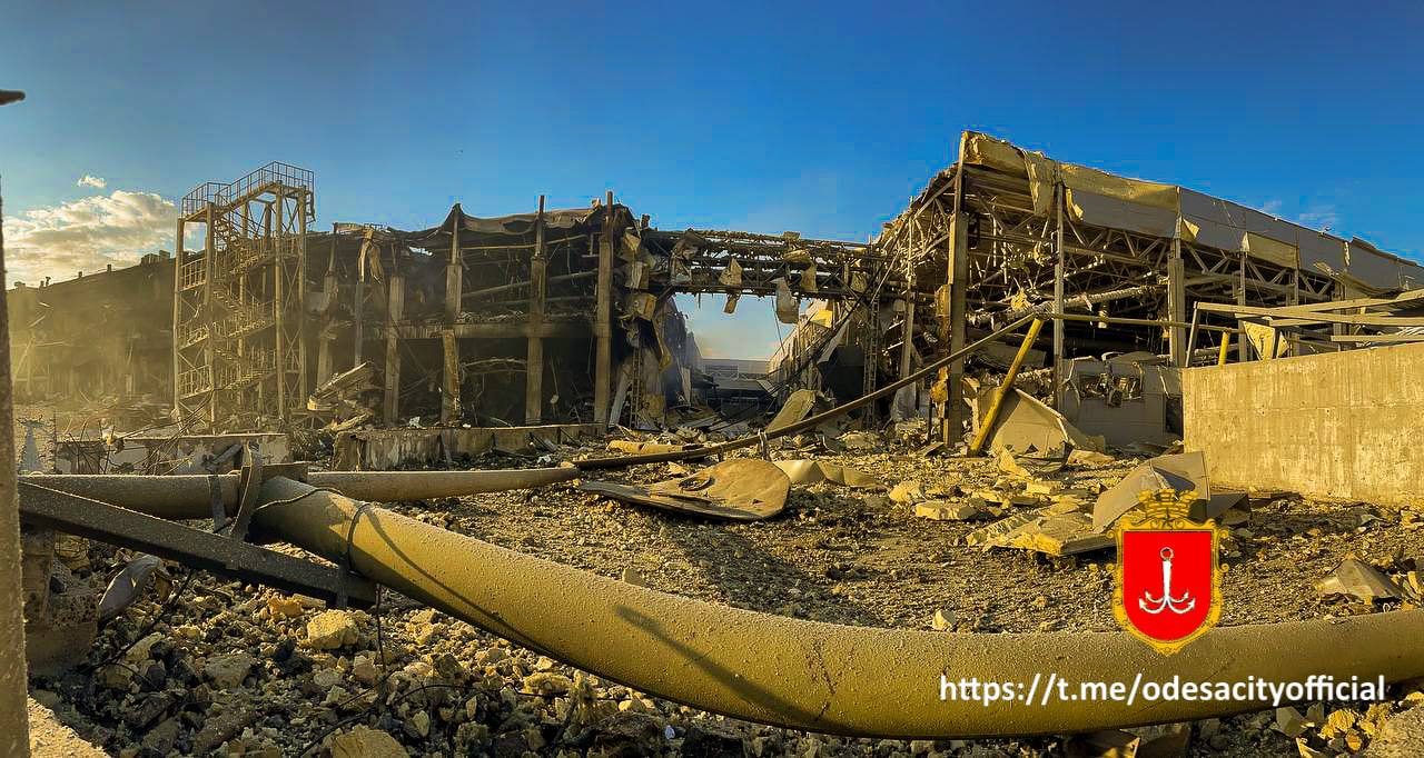 В Одессе оккупанты разрушили ракетами ТРЦ "Ривьера": фото последствий