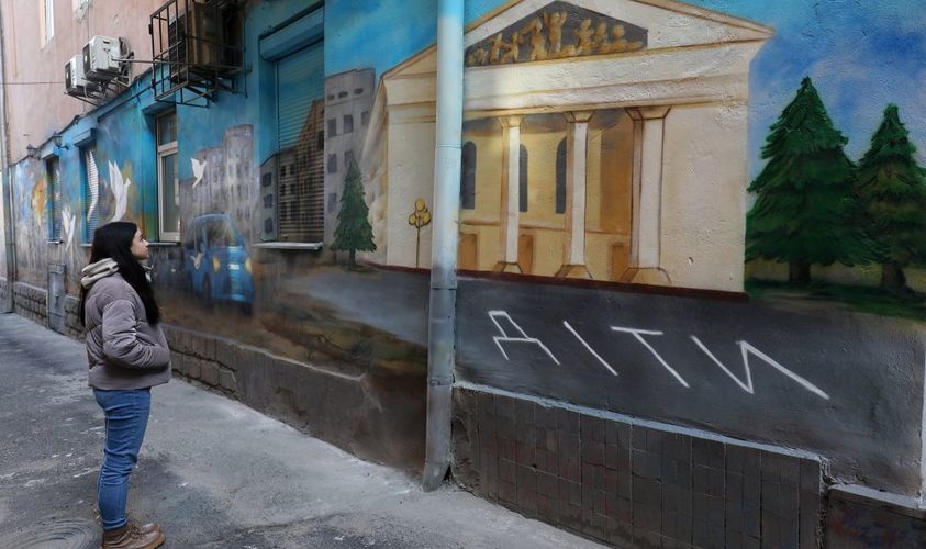 "Дорога додому": у Львові з'явився 30-метровий мурал про місто-герой Маріуполь (фото)