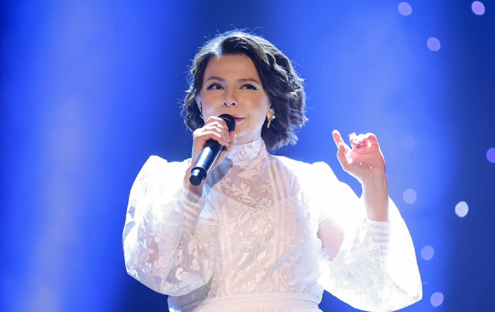 "Мені боляче". Відома українська співачка йде зі сцени: яка причина