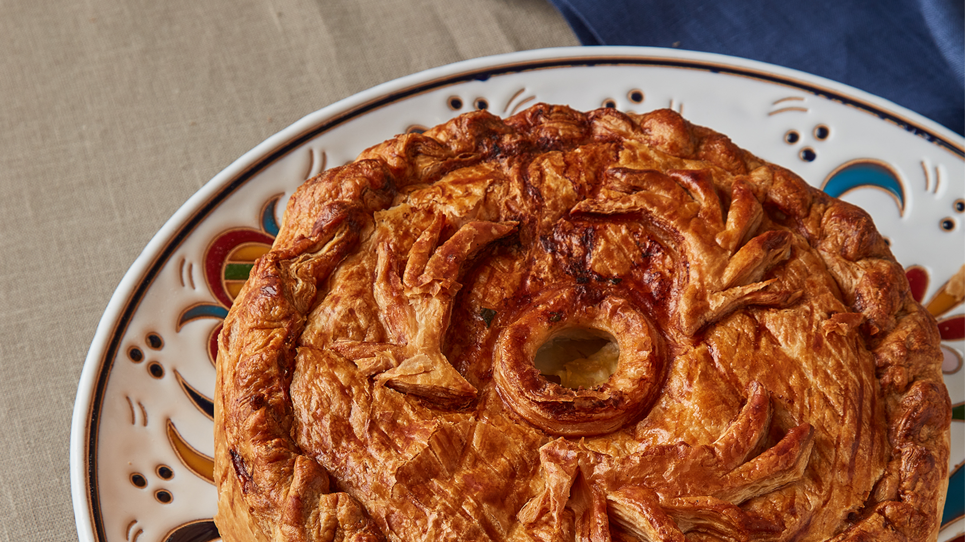 Готовим настоящий крымскотатарский мясной пирог кобете: просто и невероятно вкусно!