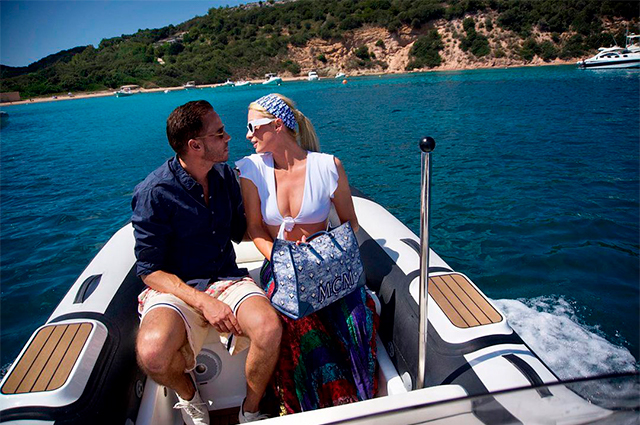 40-летняя Пэрис Хилтон впервые вышла замуж: фото со сказочной свадьбы