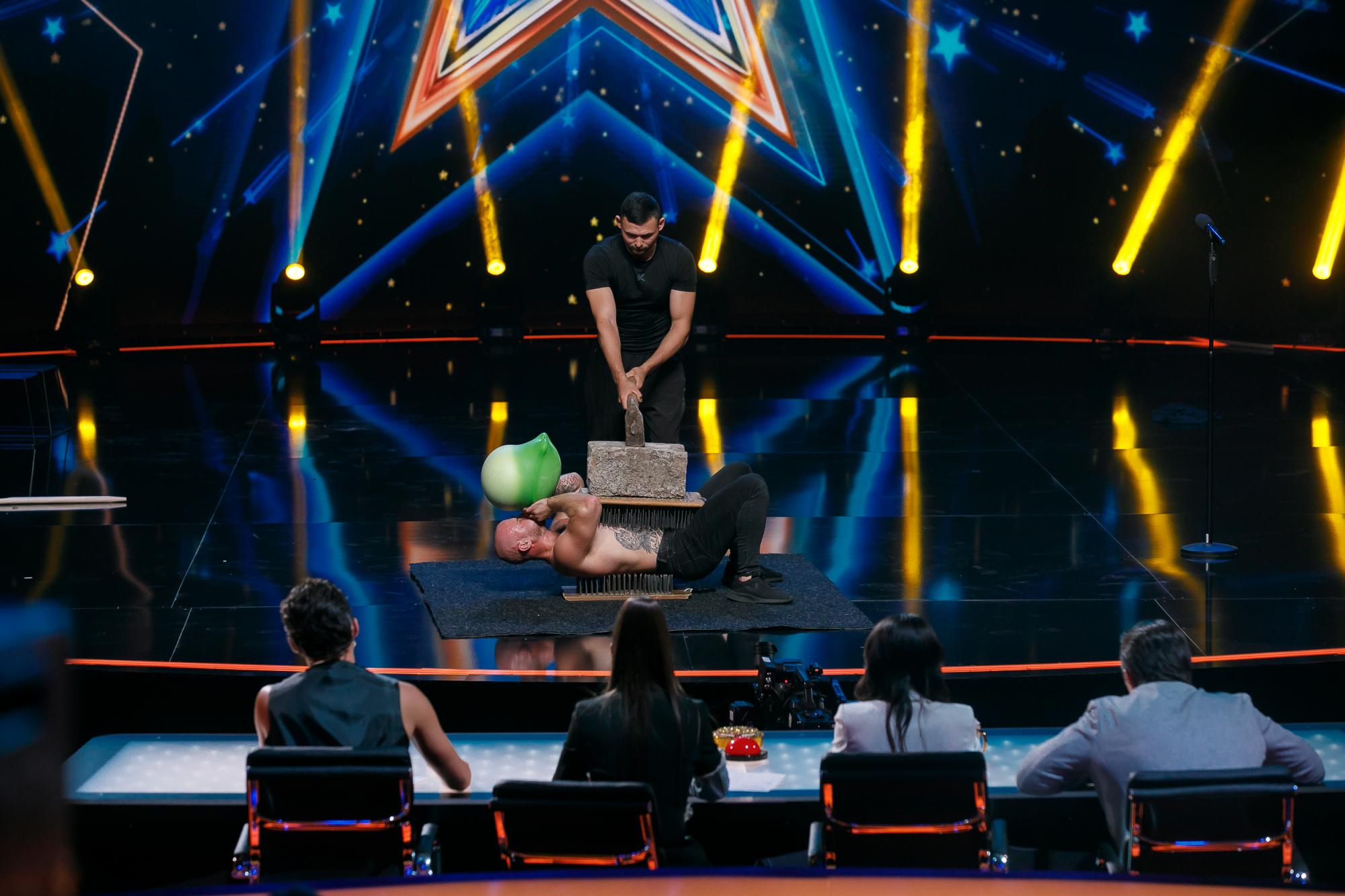 Физрук из Запорожья поразил украинцев сверхчеловеческой силой: потрясающее видео