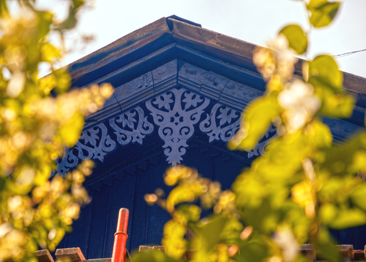 Вперше з початку війни. У Чернігові почали відновлювати самобутню дерев'яну архітектуру