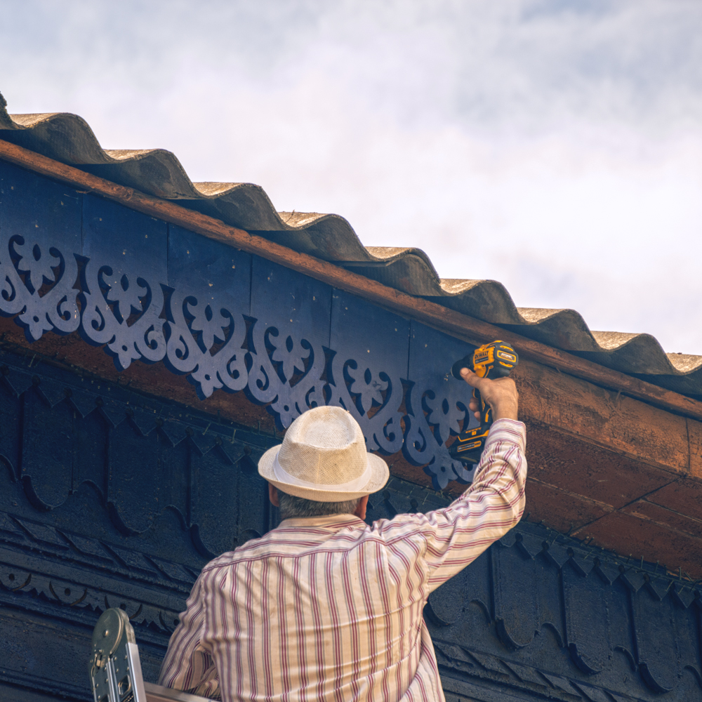 Вперше з початку війни. У Чернігові почали відновлювати самобутню дерев'яну архітектуру