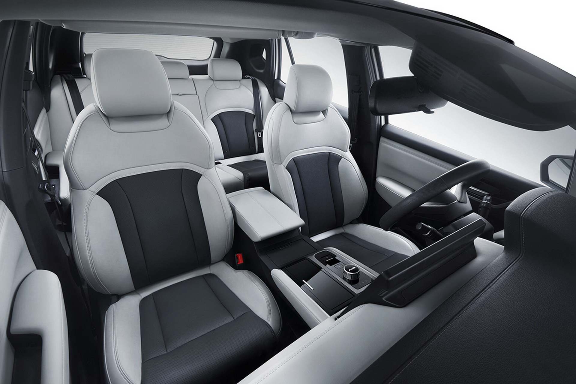 Первый электрический кроссовер Mitsubishi оказался клоном "китайца" марки Aion