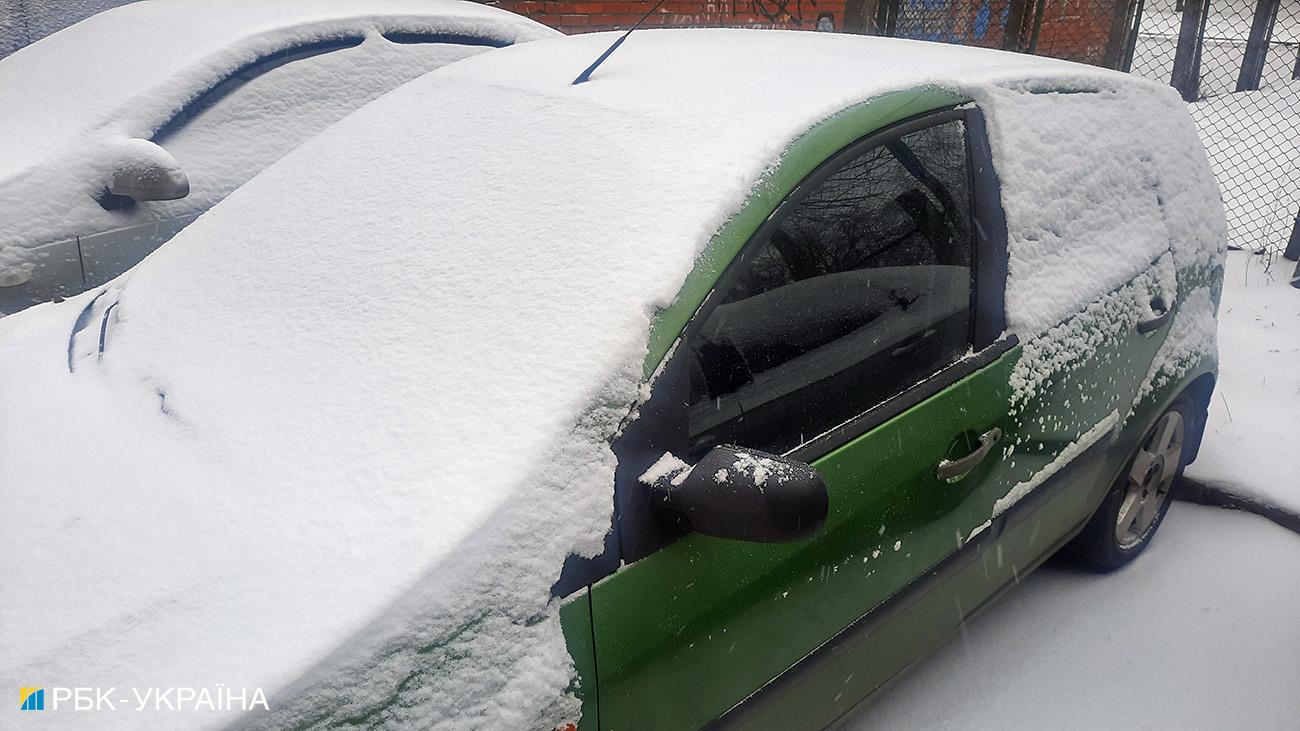 Как правильно очистить автомобиль от снега: полезные лайфхаки для автомобилистов