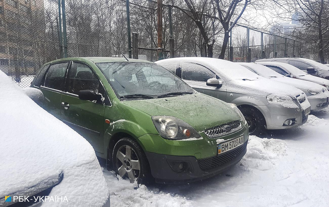 Как правильно очистить автомобиль от снега: полезные лайфхаки для автомобилистов