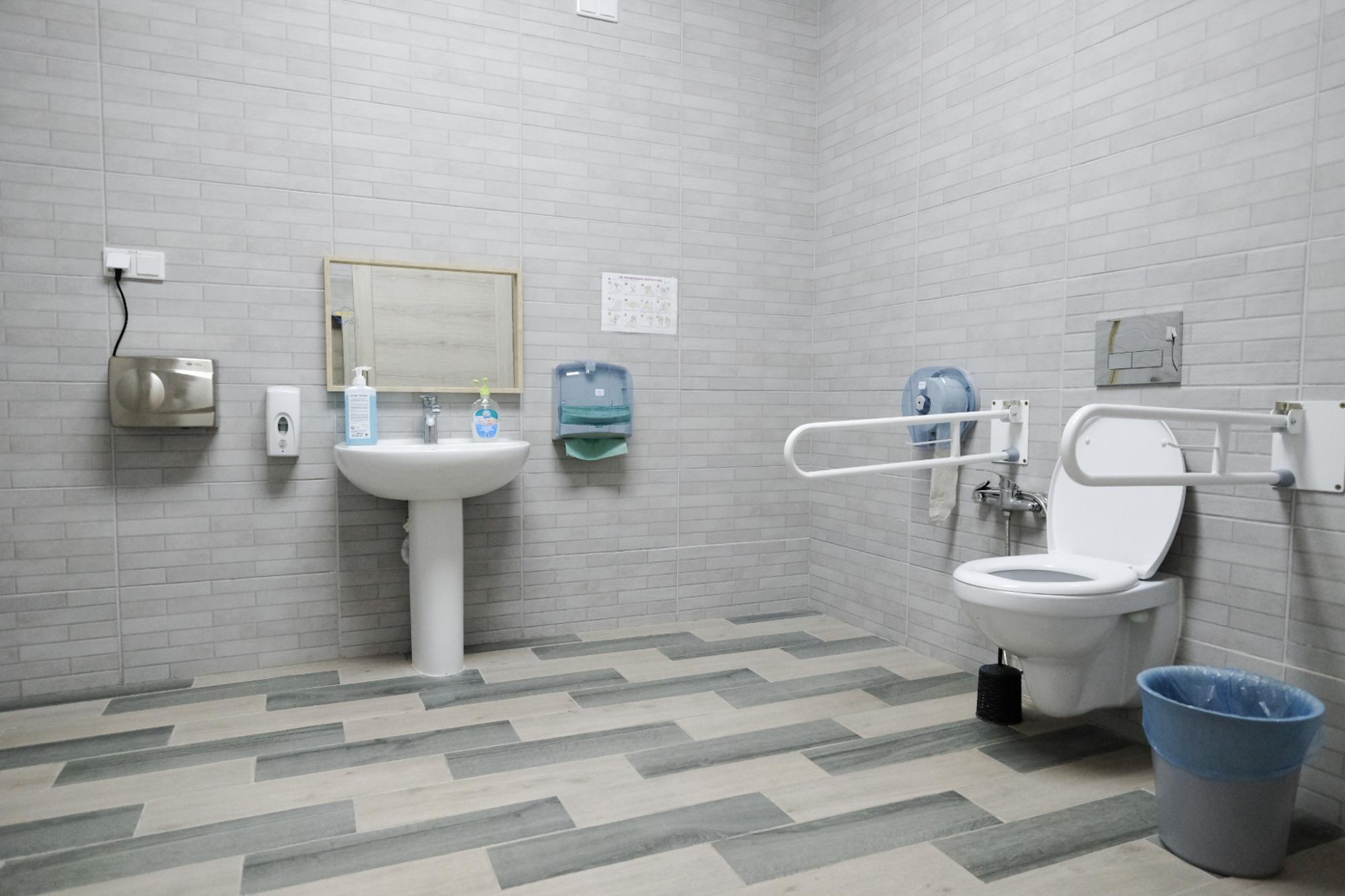 Зроблено для людей: так виглядають пункти обігріву в Києві (фото)