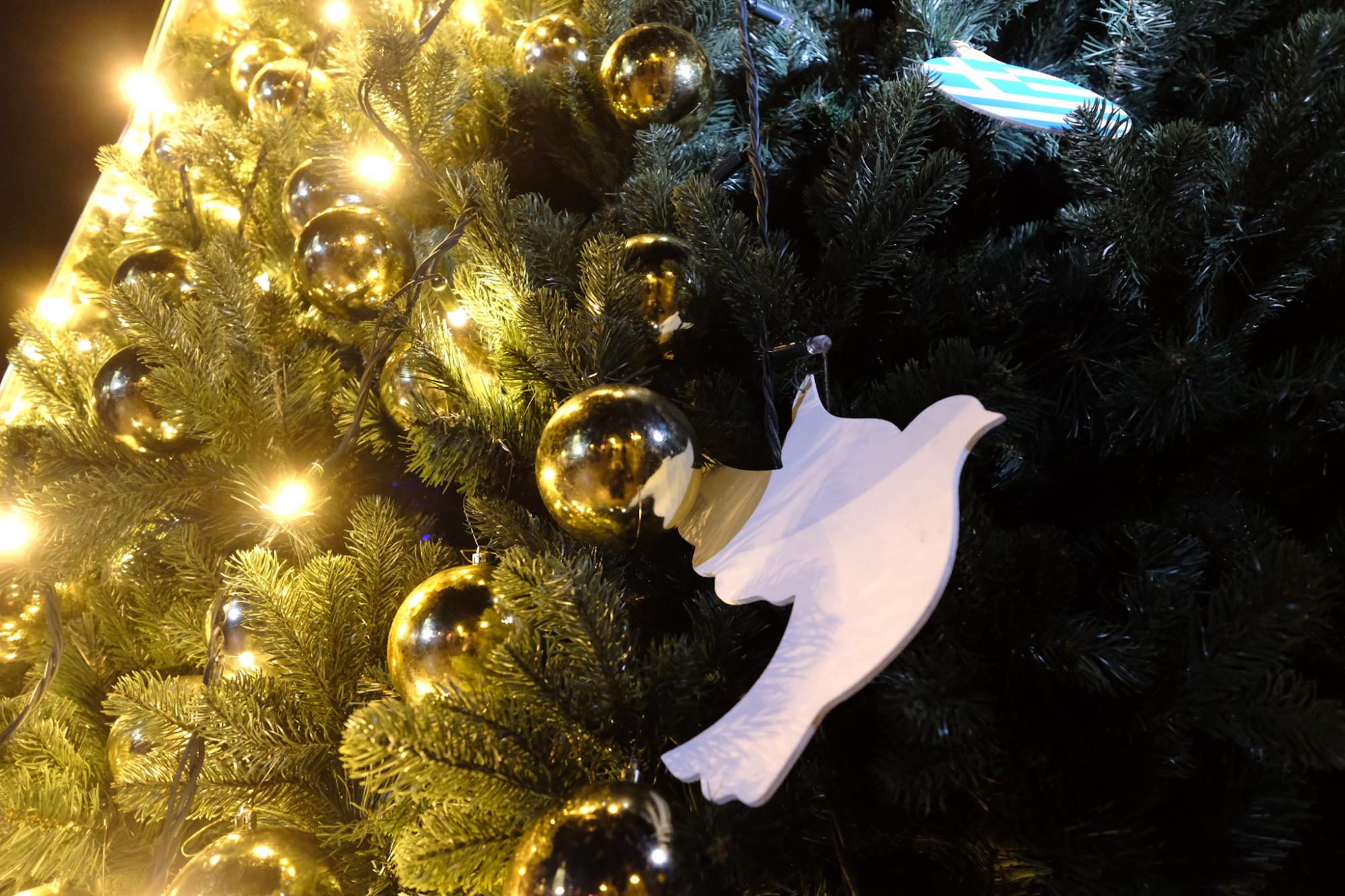 У Києві засвітили головну ялинку України: неймовірні фото