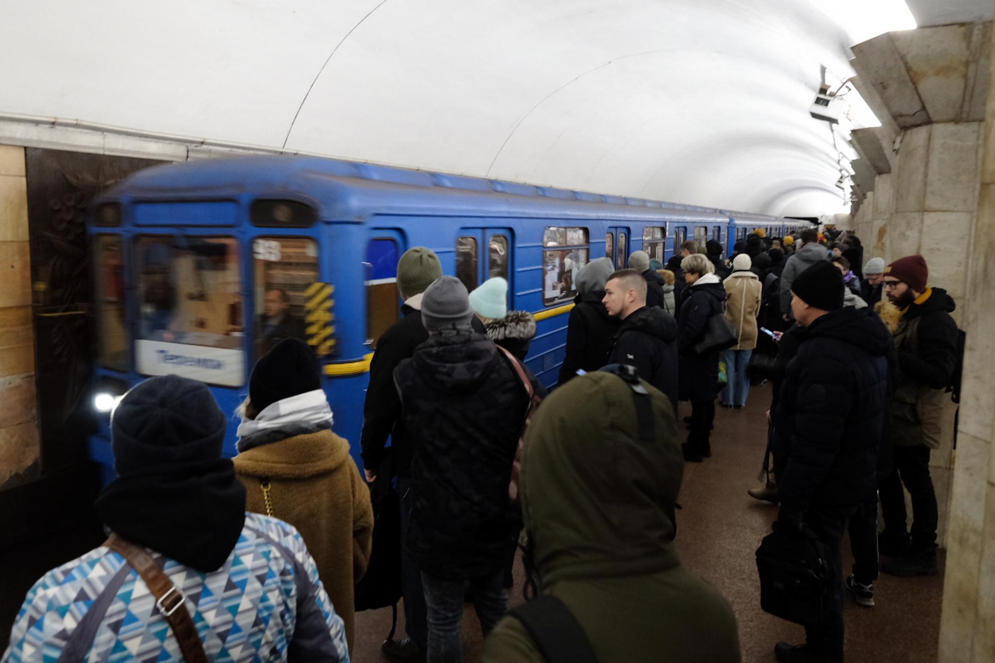 Перші фото зі станцій метро "Хрещатик" і "Майдан Незалежності", які знову працюють