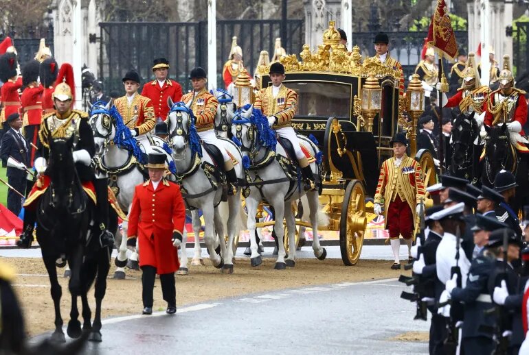 "Боже, бережи короля". У Лондоні відбулася коронація Чарльза III: дивіться перші фото урочистості