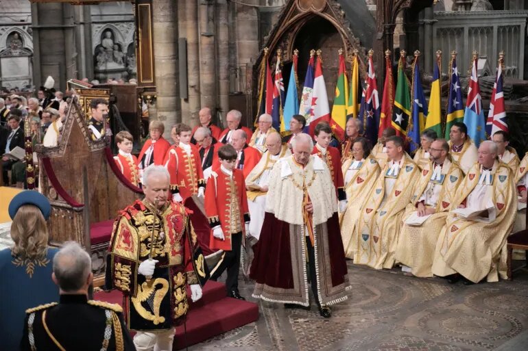 "Боже, бережи короля". У Лондоні відбулася коронація Чарльза III: дивіться перші фото урочистості