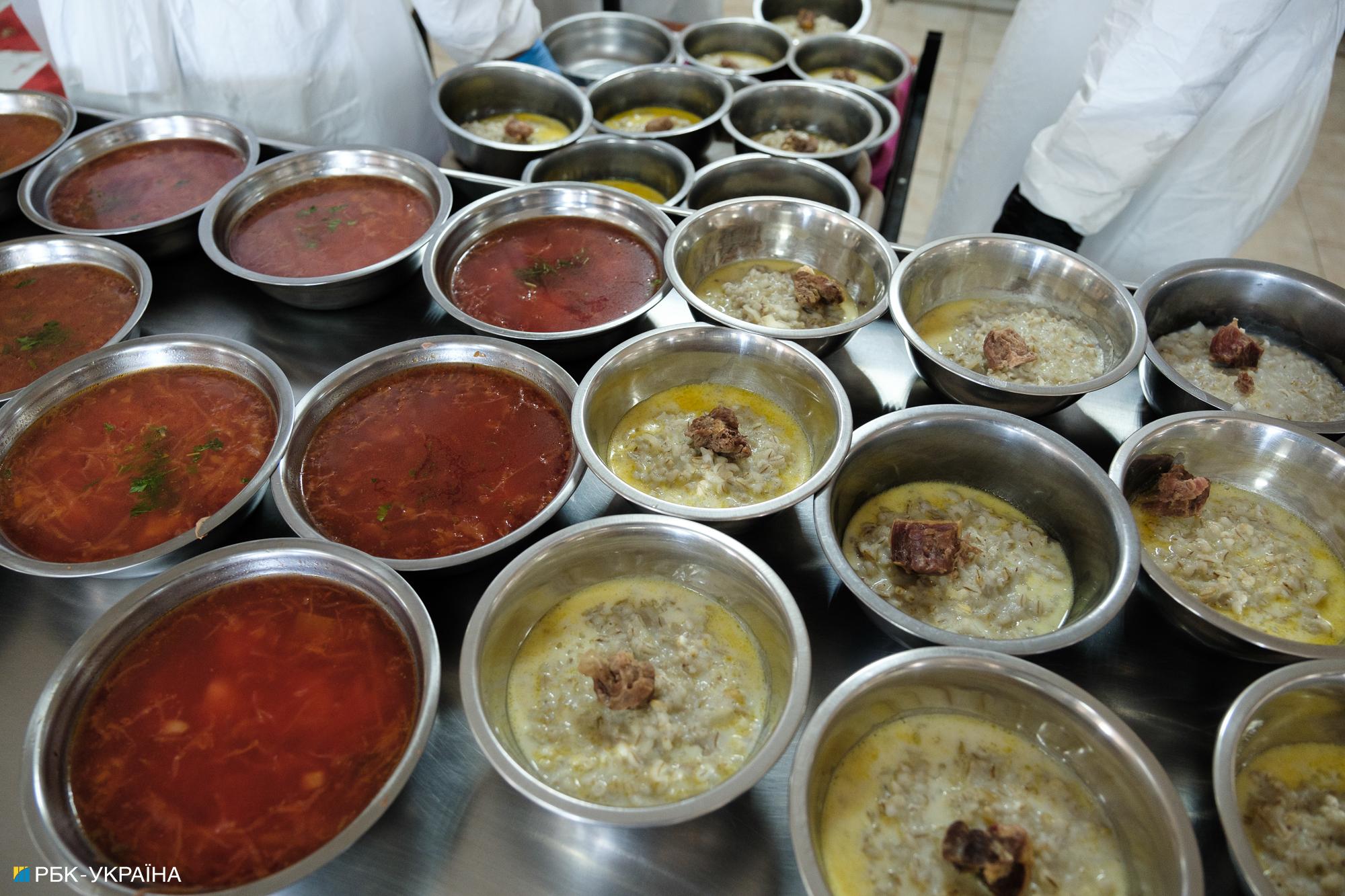 Барбершоп, церква та магазин. Як Україна утримує полонених росіян і що вони говорять про війну