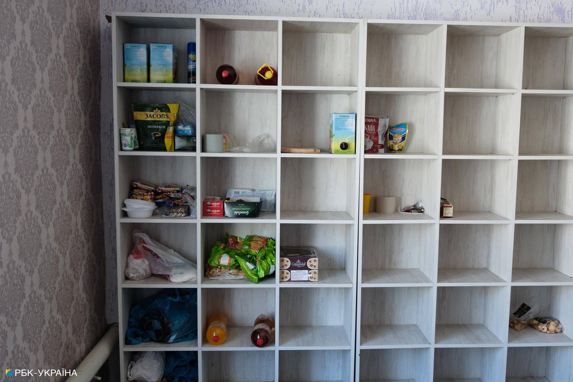 Барбершоп, церква та магазин. Як Україна утримує полонених росіян і що вони говорять про війну