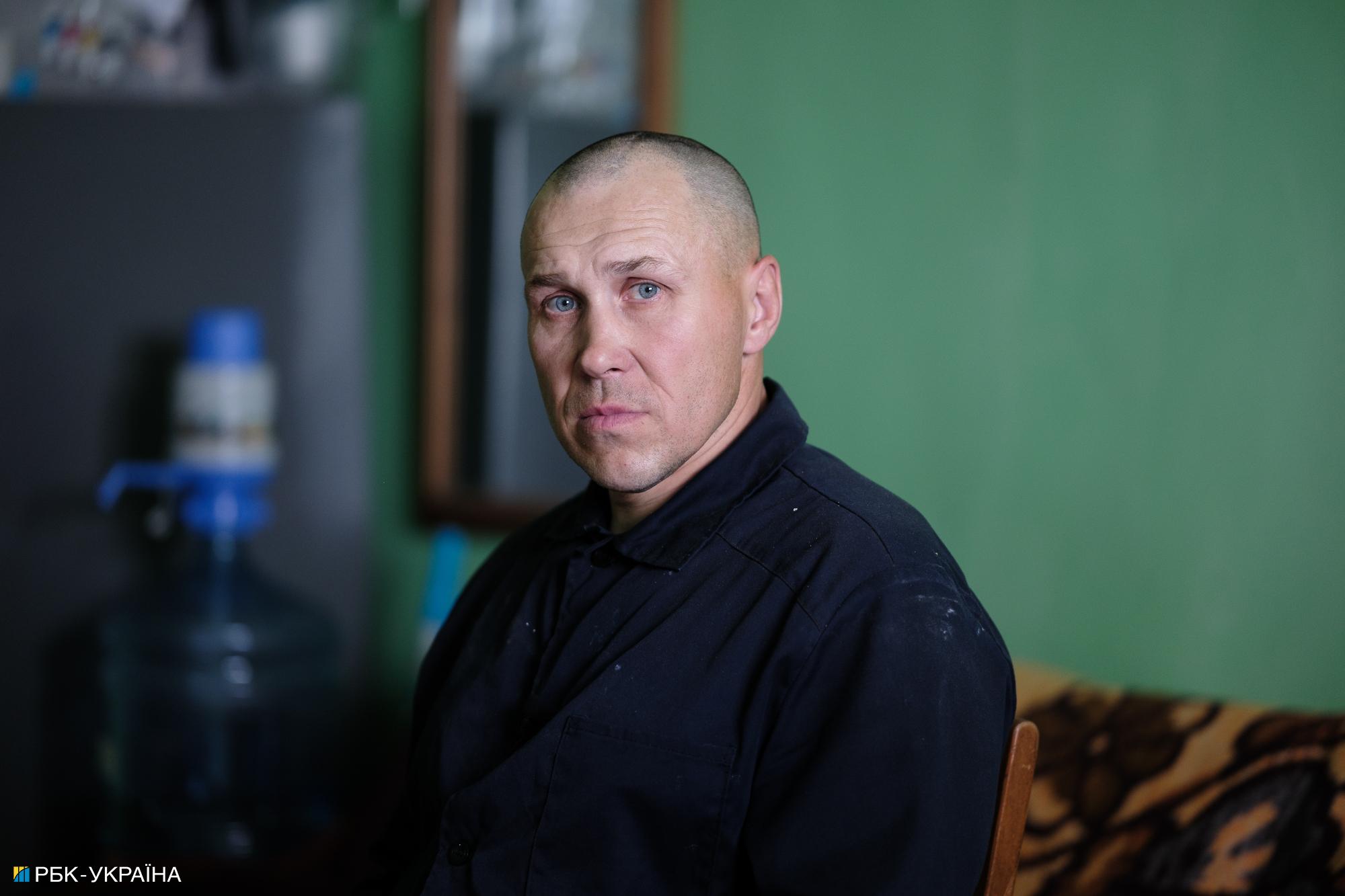 Барбершоп, церква та магазин. Як Україна утримує полонених росіян і що вони говорять про війну