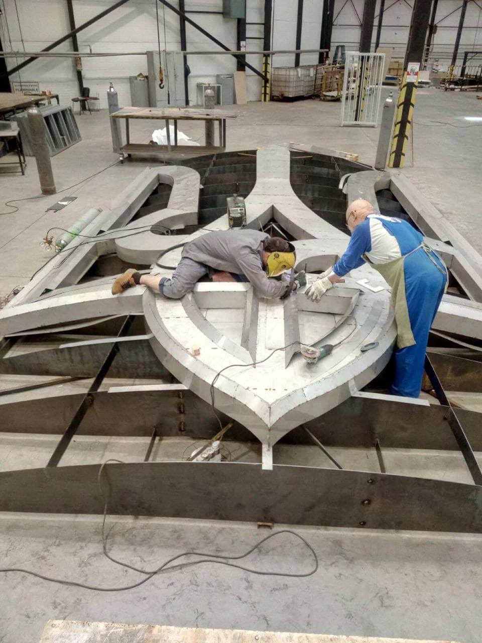 Вот каким будет тризуб на монументе "Родина-мать" вместо советского герба: фото с производства