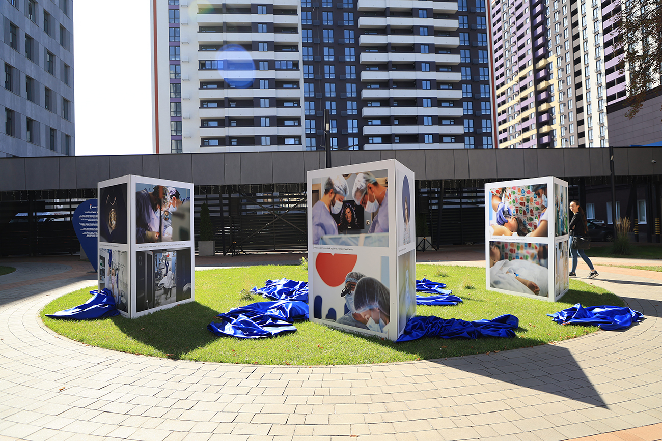 У Києві відкрили благодійну фотовиставку, присвячену роботі медиків