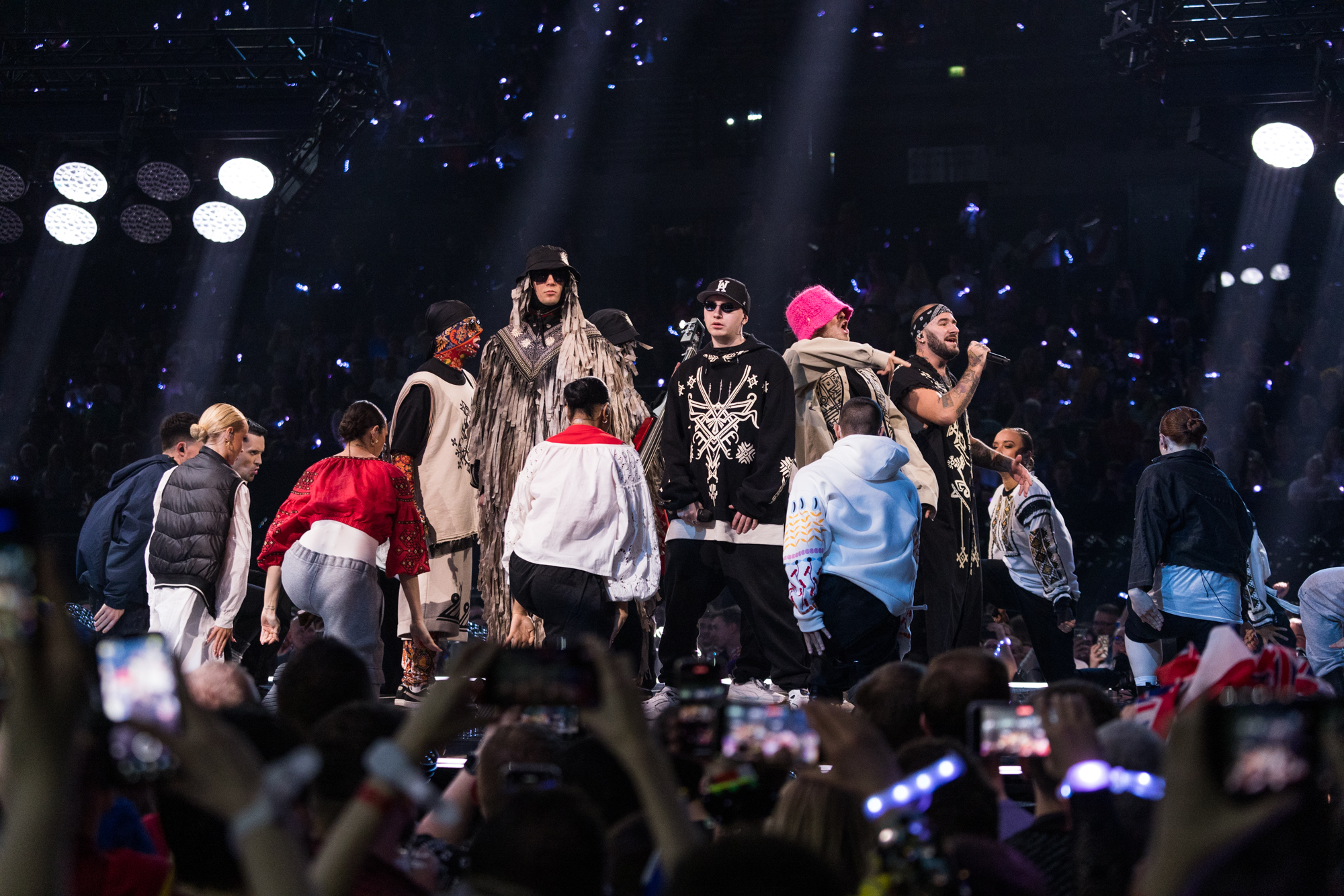 Світ досі обговорює вражаючі костюми Kalush Orchestra, у яких українці "порвали" сцену Євробачення 2023 (фото)