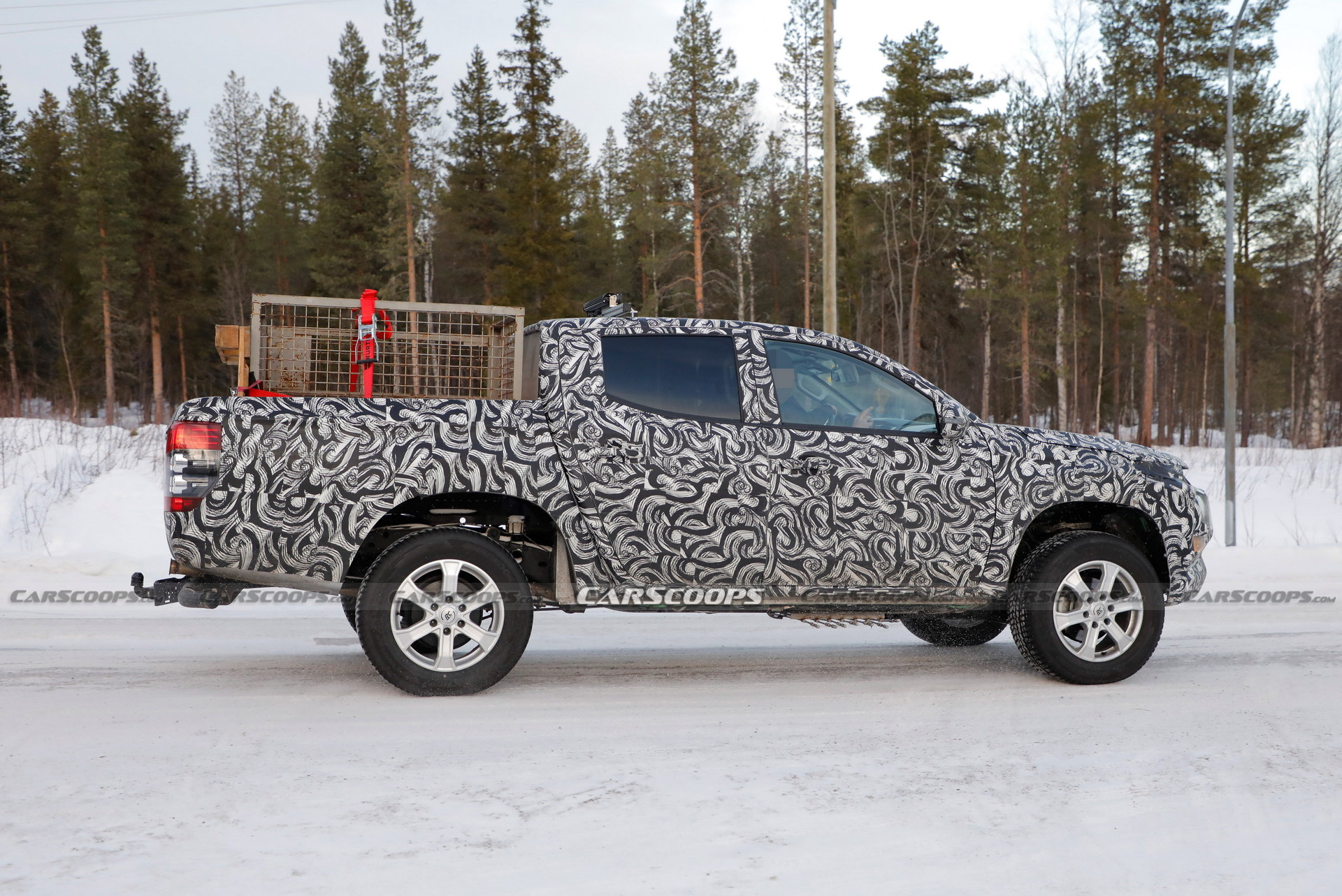 Mitsubishi L200 нового поколения замечен на испытаниях за Полярным кругом