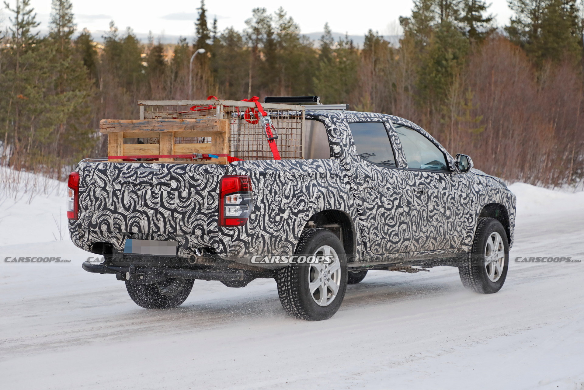 Mitsubishi L200 нового поколения замечен на испытаниях за Полярным кругом