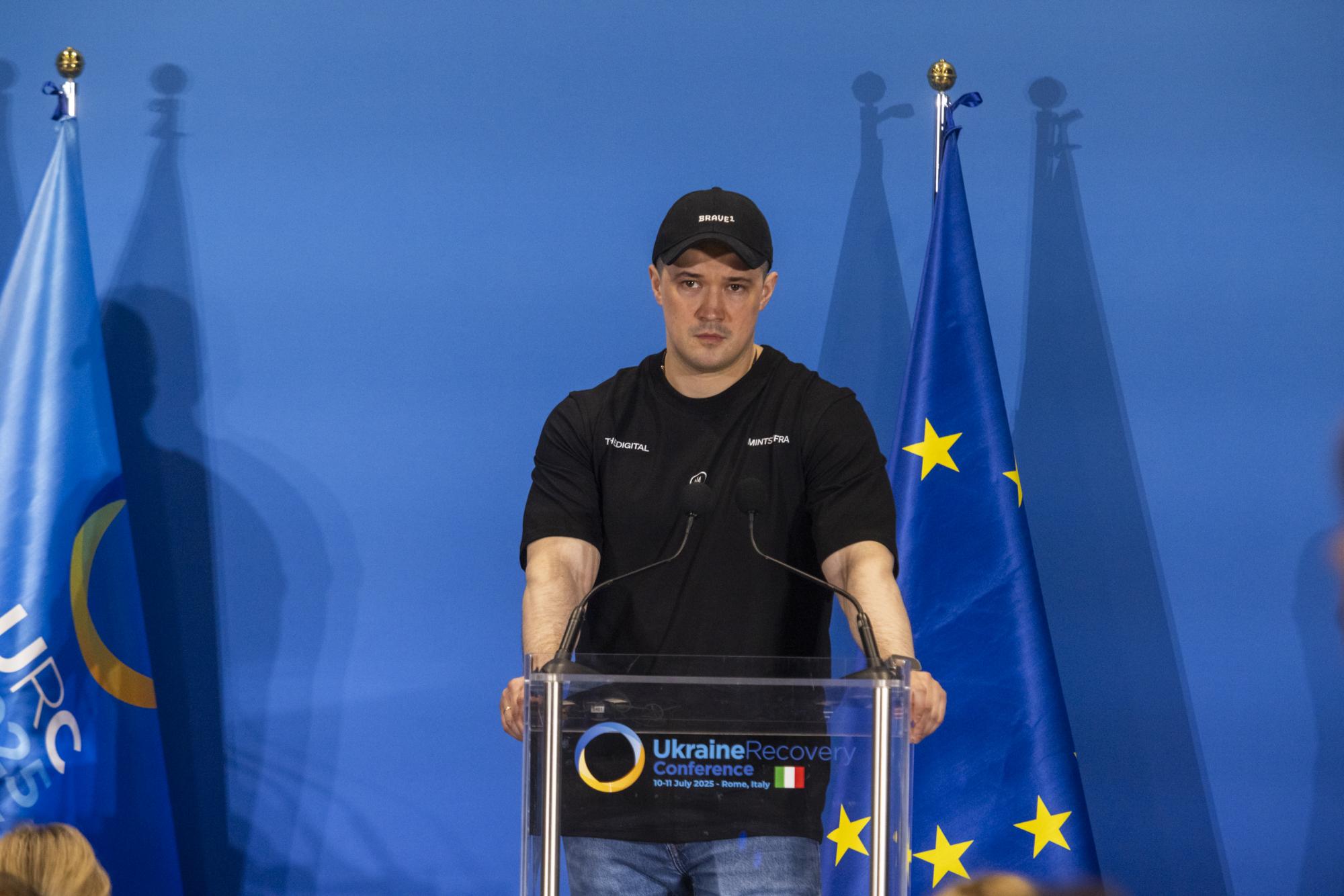 Дроном на полі бою мають керувати з будь-якого міста країни, - інтерв'ю Михайла Федорова