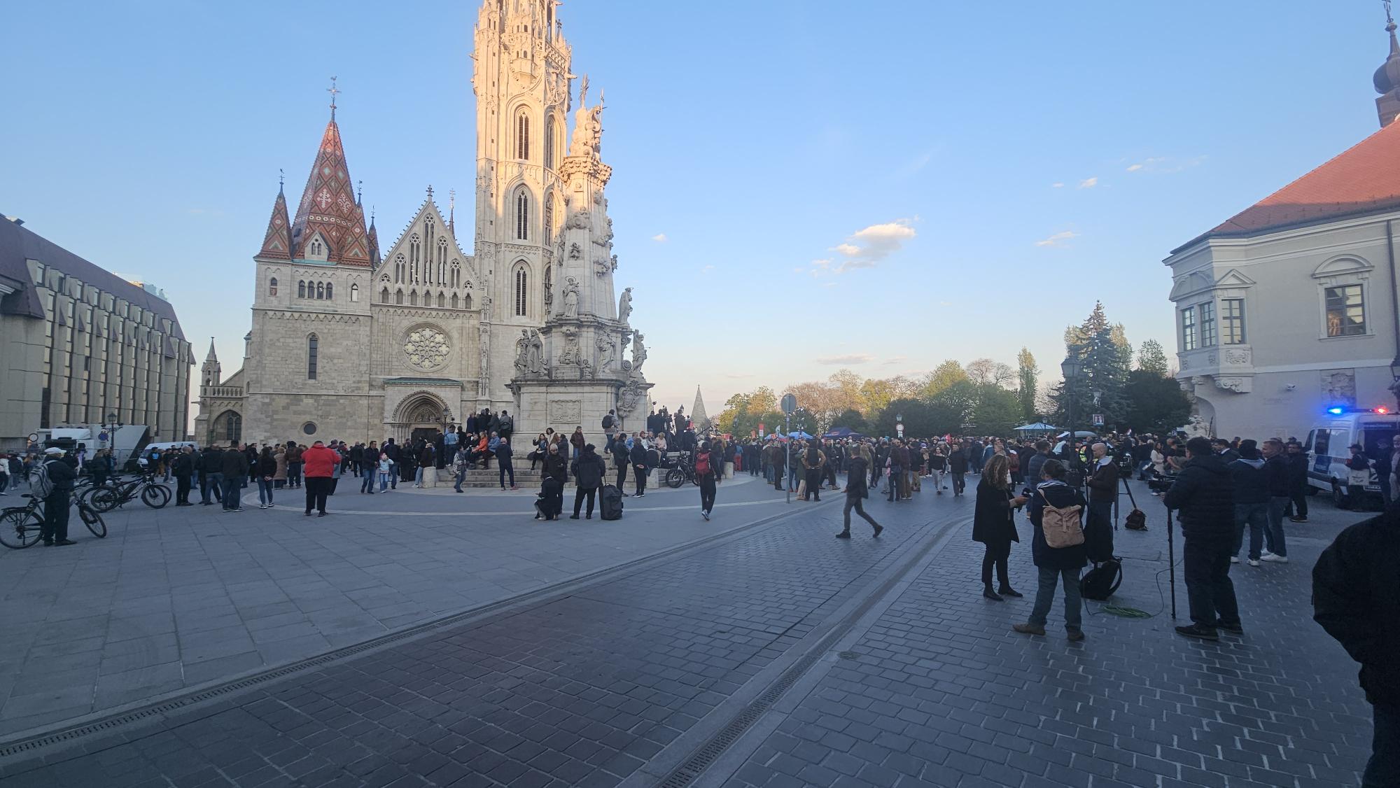 Зеленський на кожному кроці: як Орбан використовує Україну в агітації. Репортаж із Будапешта