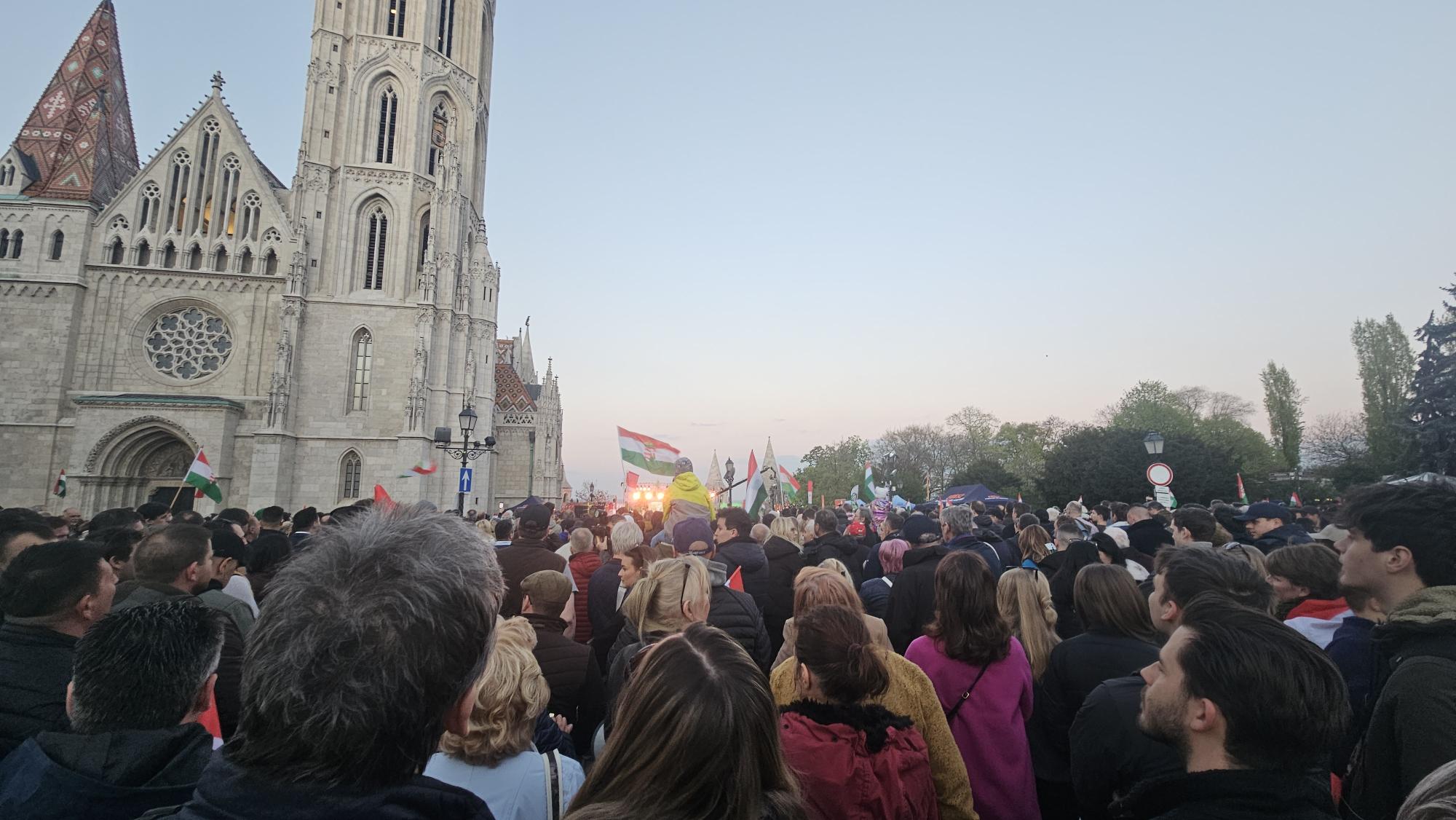 Зеленський на кожному кроці: як Орбан використовує Україну в агітації. Репортаж із Будапешта