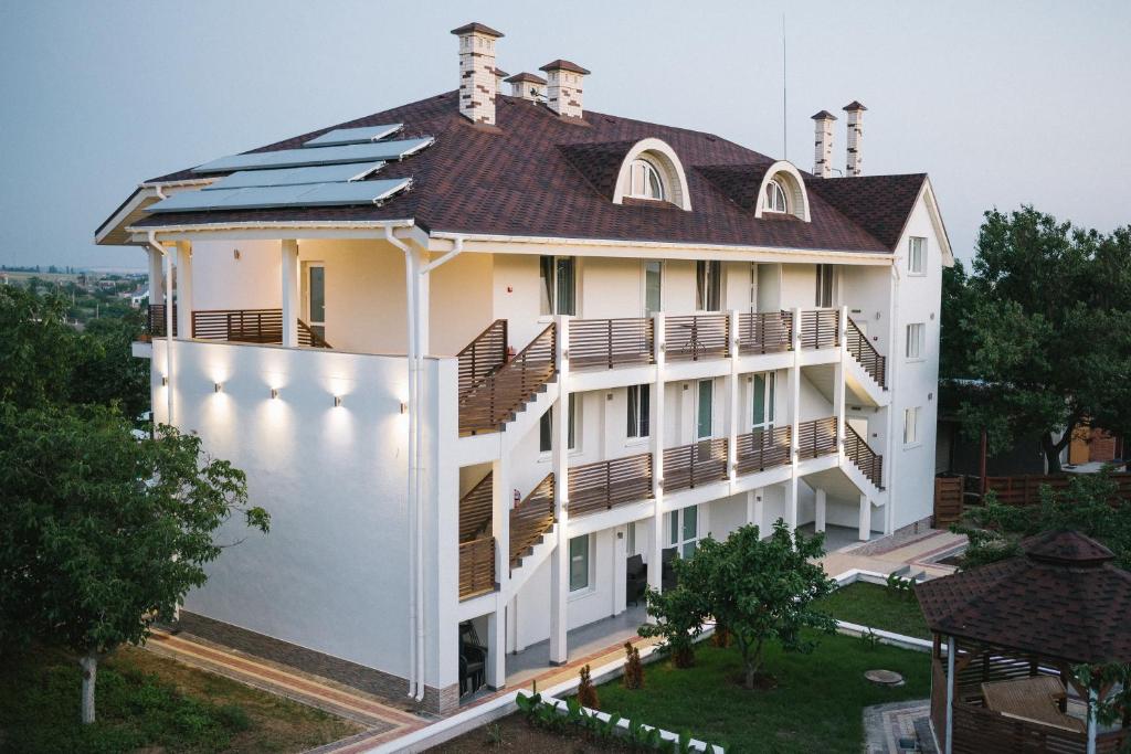 Постоянные обстрелы. Как живет портовой курорт Очаков в условиях войны