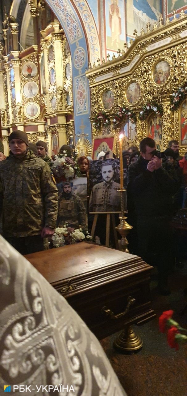 У Києві прощаються з загиблим поетом Максимом Кривцовим: щемливі фото