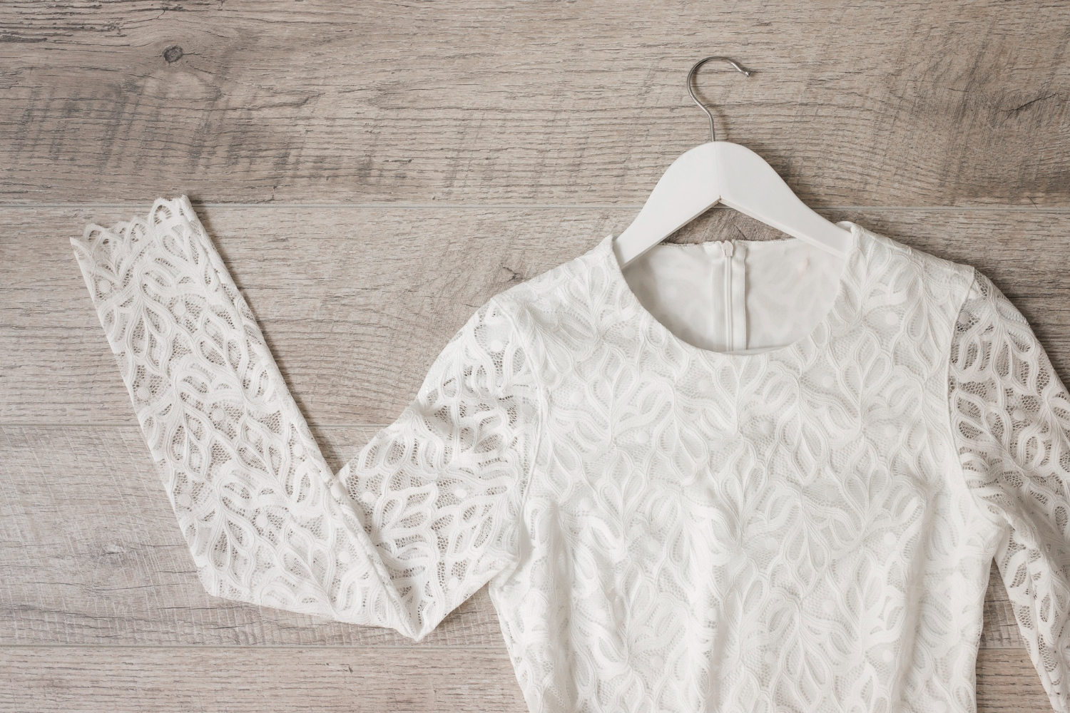 Стилист сказала, как носить и ухаживать за белыми вещами весной