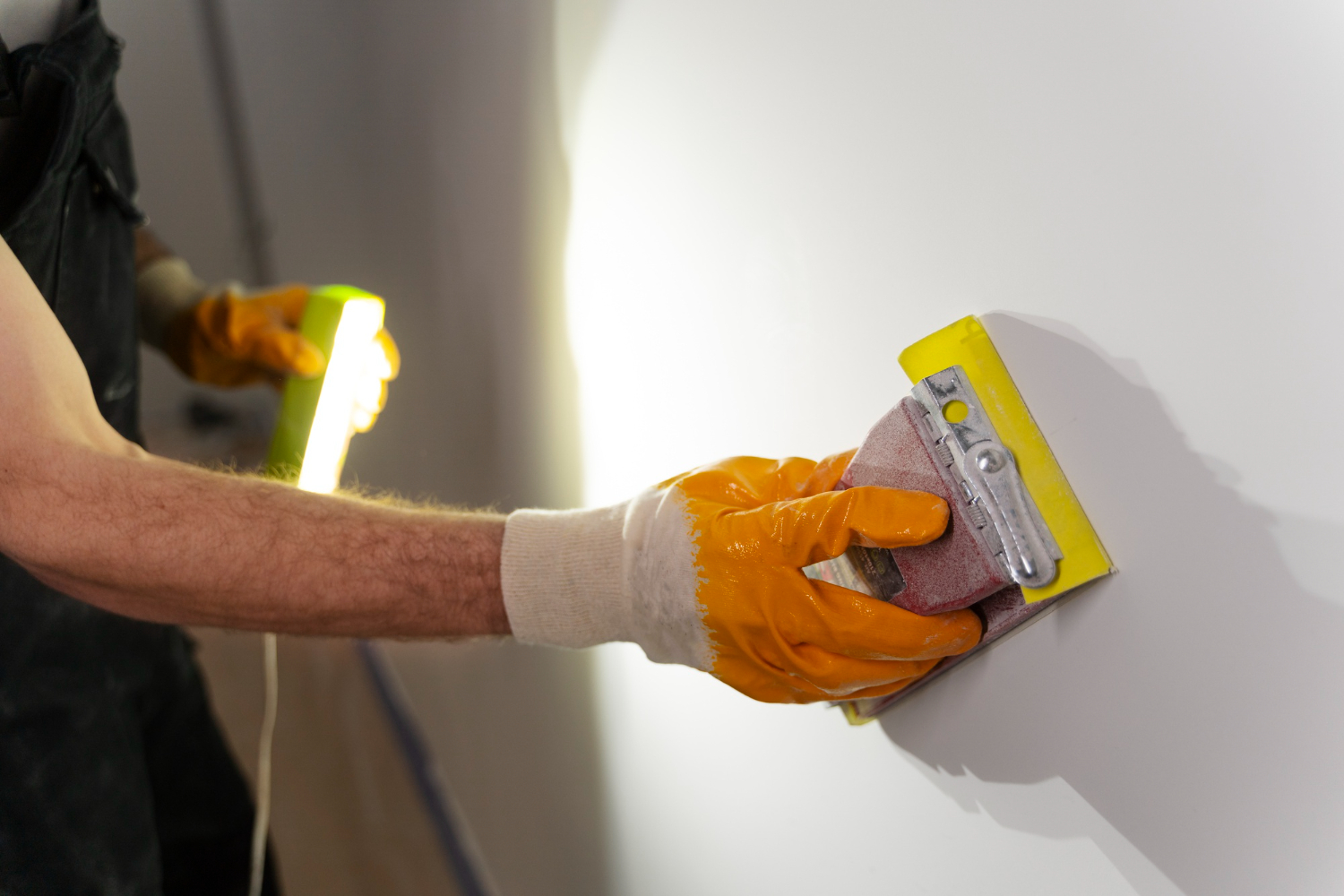 Не кваптеся фарбувати! Ось, як краще підготувати стіни до оновлення кольору