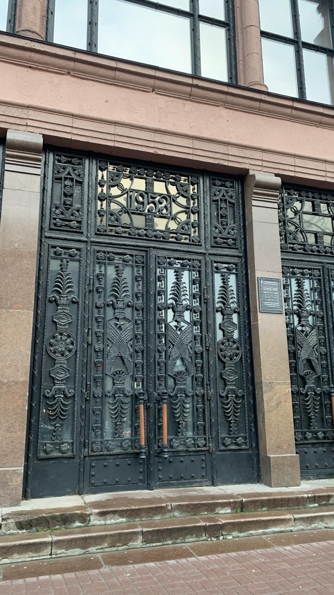 Магазини Bershka, Zara та Pull&amp;Bear повертаються в Росію під новими іменами: що відомо