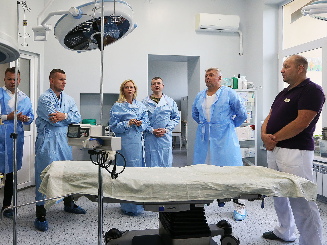 Козловський та Emily Resort передали до центру Unbroken 2 млн гривень на протезування