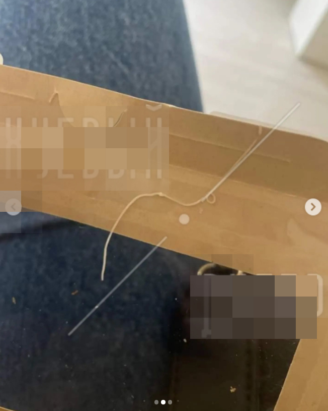 Круасан з "сюрпризом". У Дніпрі покупці знайшли в їжі черв'яків (фото)