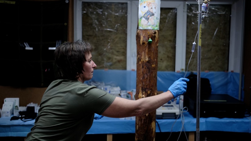 "Росіян теж рятуємо, бо ми не звірі": репортаж зі стабпункту на Донбасі