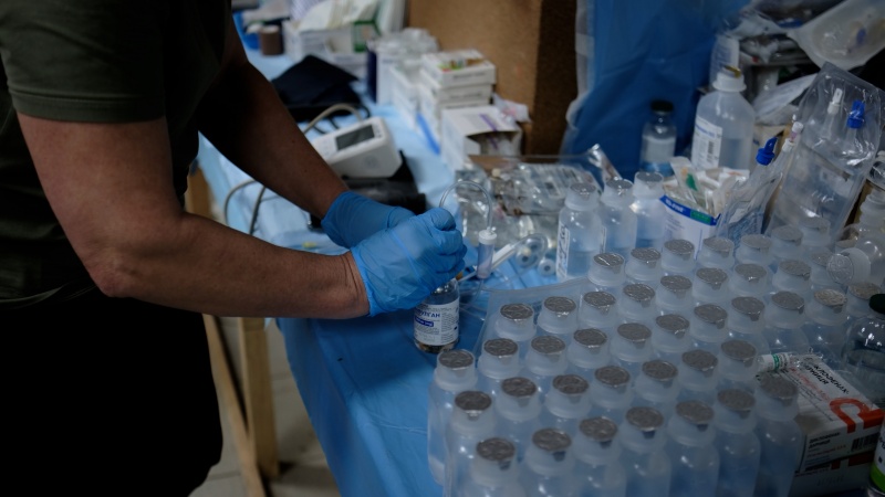 "Росіян теж рятуємо, бо ми не звірі": репортаж зі стабпункту на Донбасі