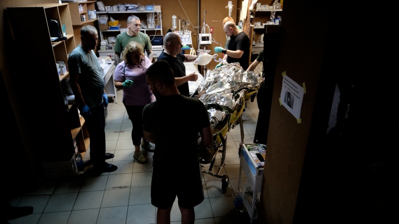 "Росіян теж рятуємо, бо ми не звірі": репортаж зі стабпункту на Донбасі