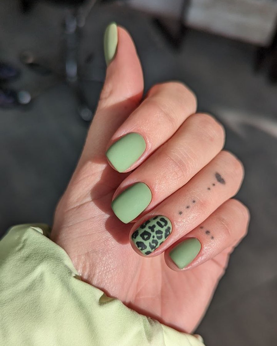 Який манікюр зараз в тренді: топ-7 кольорів та дизайнів, які стануть абсолютними хітами осені