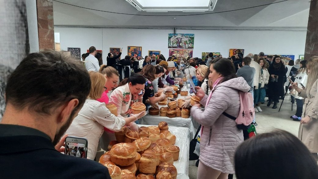 У Львові створили найбільший тризуб із пасок: дивіться, як встановили новий рекорд України