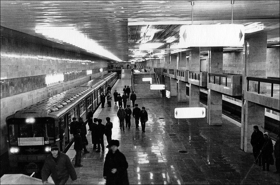 В Києві вихід зі станції метро змінили до невпізнаваності: дивіться фото