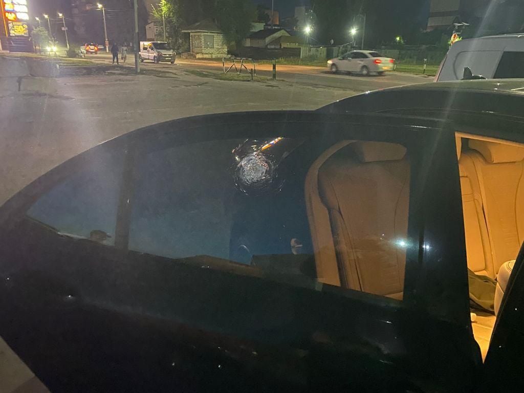 Под Киевом мужчины устроили дуэль с пистолетами: не поделили место в цирке