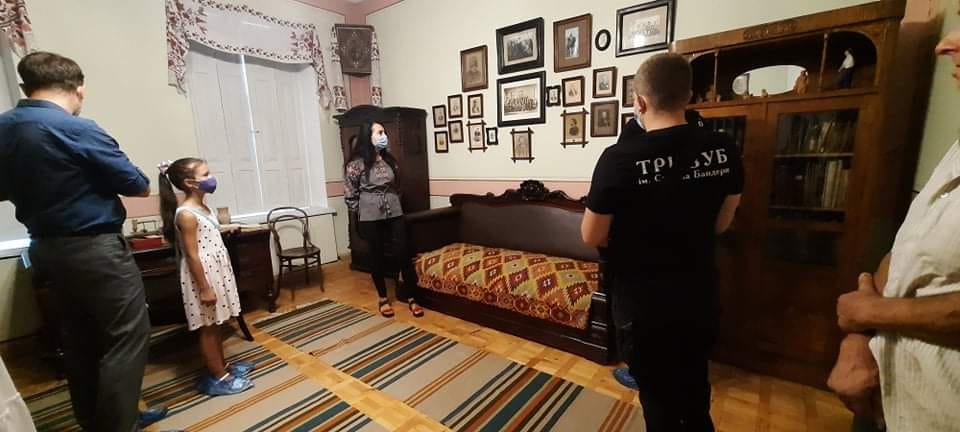 Українка знепритомніла в музеї: температура шалена, що псуються навіть експонати (фото)