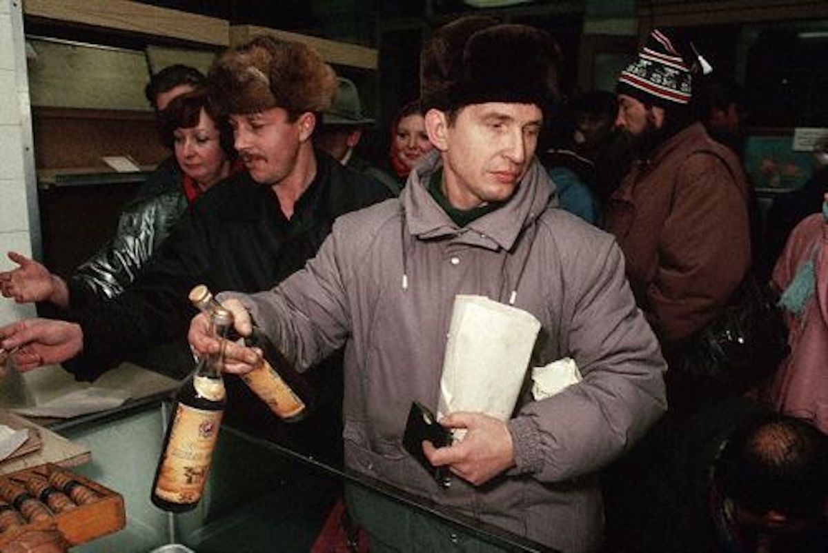 Фото магазинов в СССР, на которых показана суровая правда. Всплыли запрещенные кадры